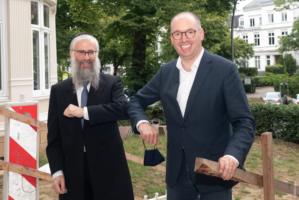 Niels Annen besucht Chabad Lubawitch Hamburg e.V. und dem Rabbinerseminar „Or Jonathan“