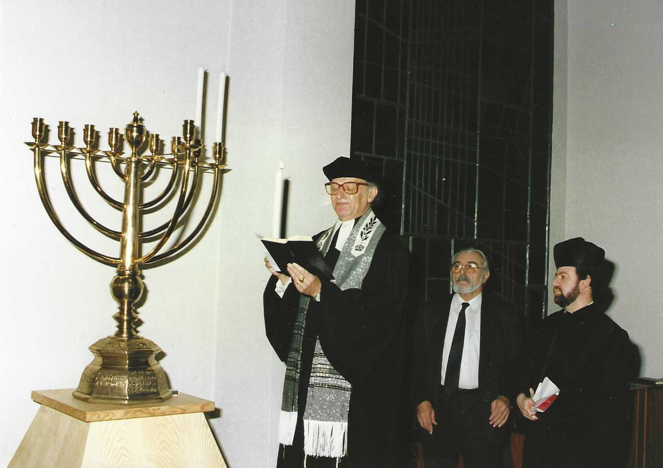 Wie kam der Chanukka-Leuchter in die Synagoge Hohe Weide?