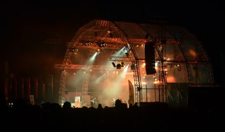 Bühne beim Open Air Festival copyright_JohannesW