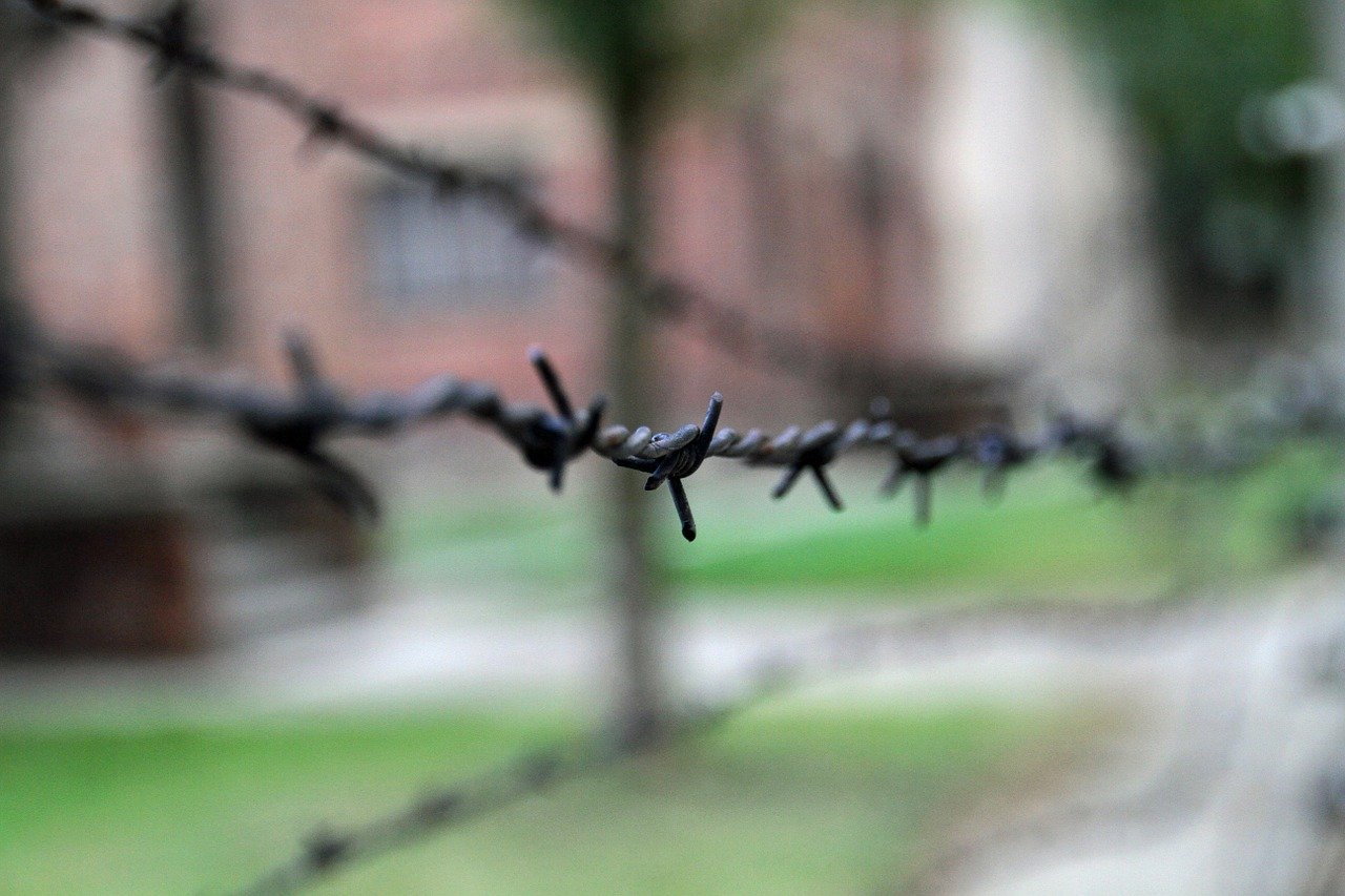 Israelischer Dokumentarfilm schildert die reale Beziehung zwischen  Auschwitz-Häftling und SS-Offizier