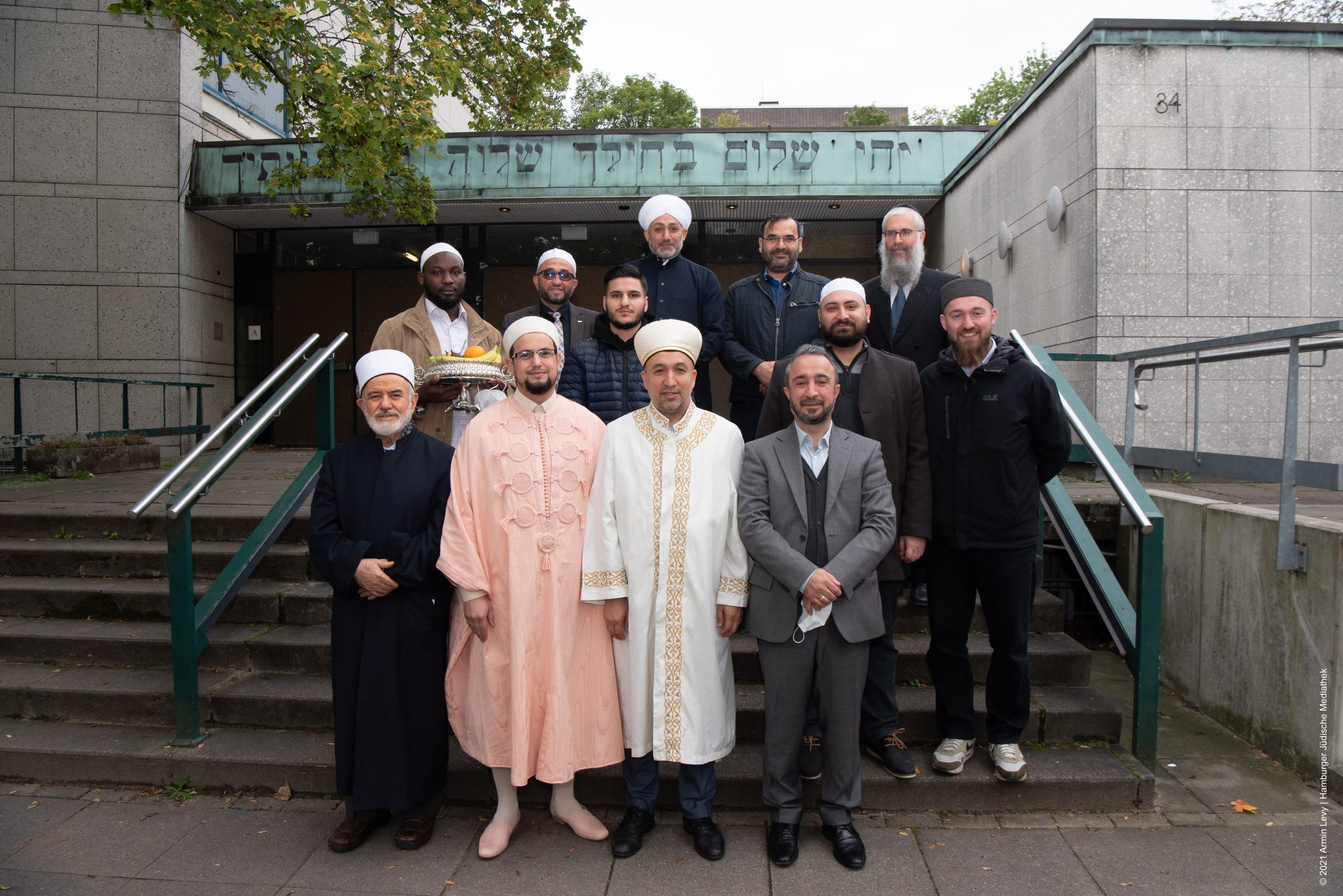 Hamburger Imame besuchten heute die Synagoge Hohe Weide