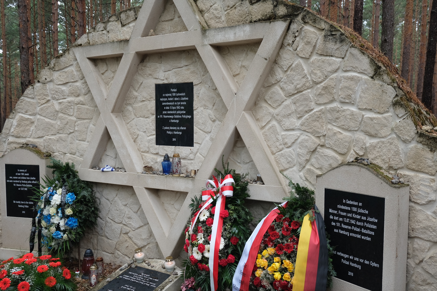Innensenator Andy Grote und Hamburgs Bevollmächtigte Almut Möller erinnern in Polen an Ermordung jüdischer Zivilisten durch Hamburger Polizeibataillon vor 80 Jahren