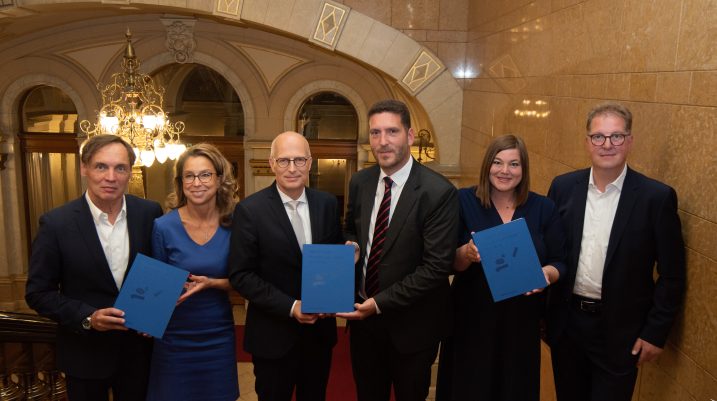 Jüdische Gemeinde in Hamburg und Senat stellen die Machbarkeitsstudie zur Wiederrichtung der Bornplatzsynagoge vor | Foto: © Armin Levy