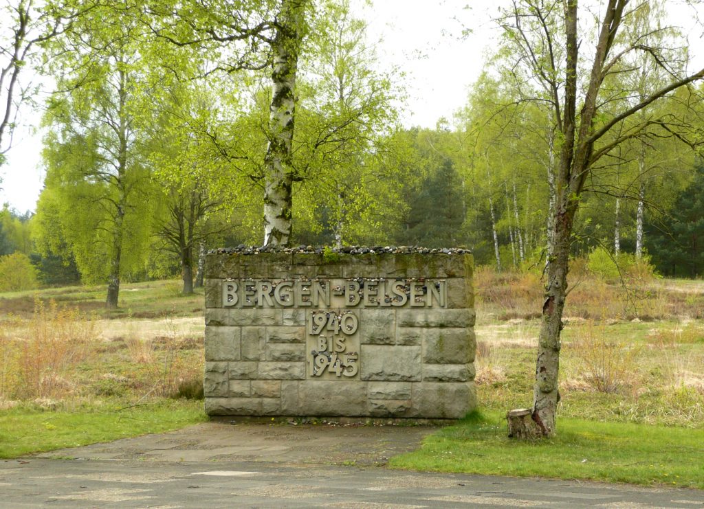Gedenkstein im KZ Bergen Belsen