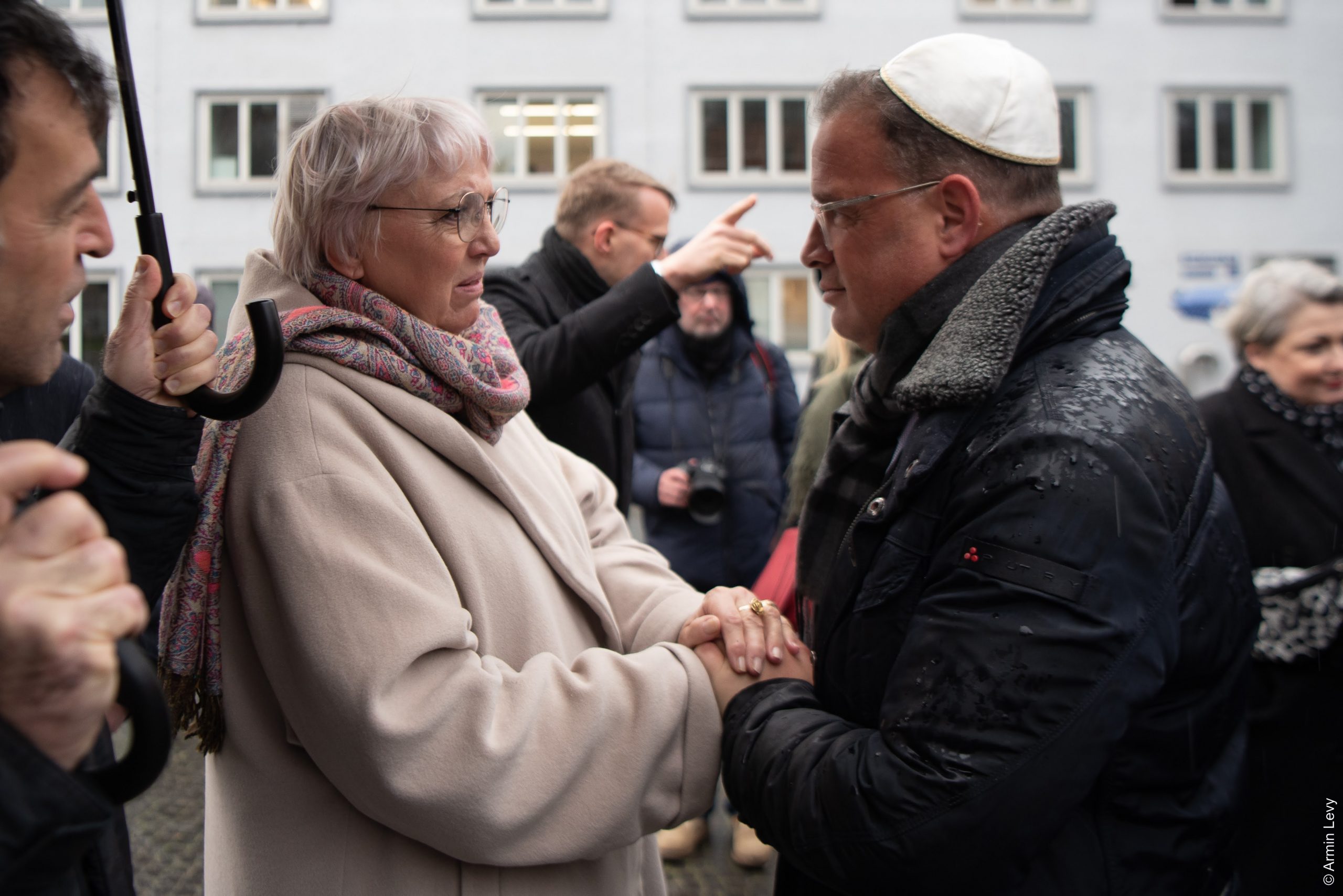 Staatsministerin Claudia Roth gedenkt dem Holocaust auf dem Bornplatz | Foto: © Armin Levy