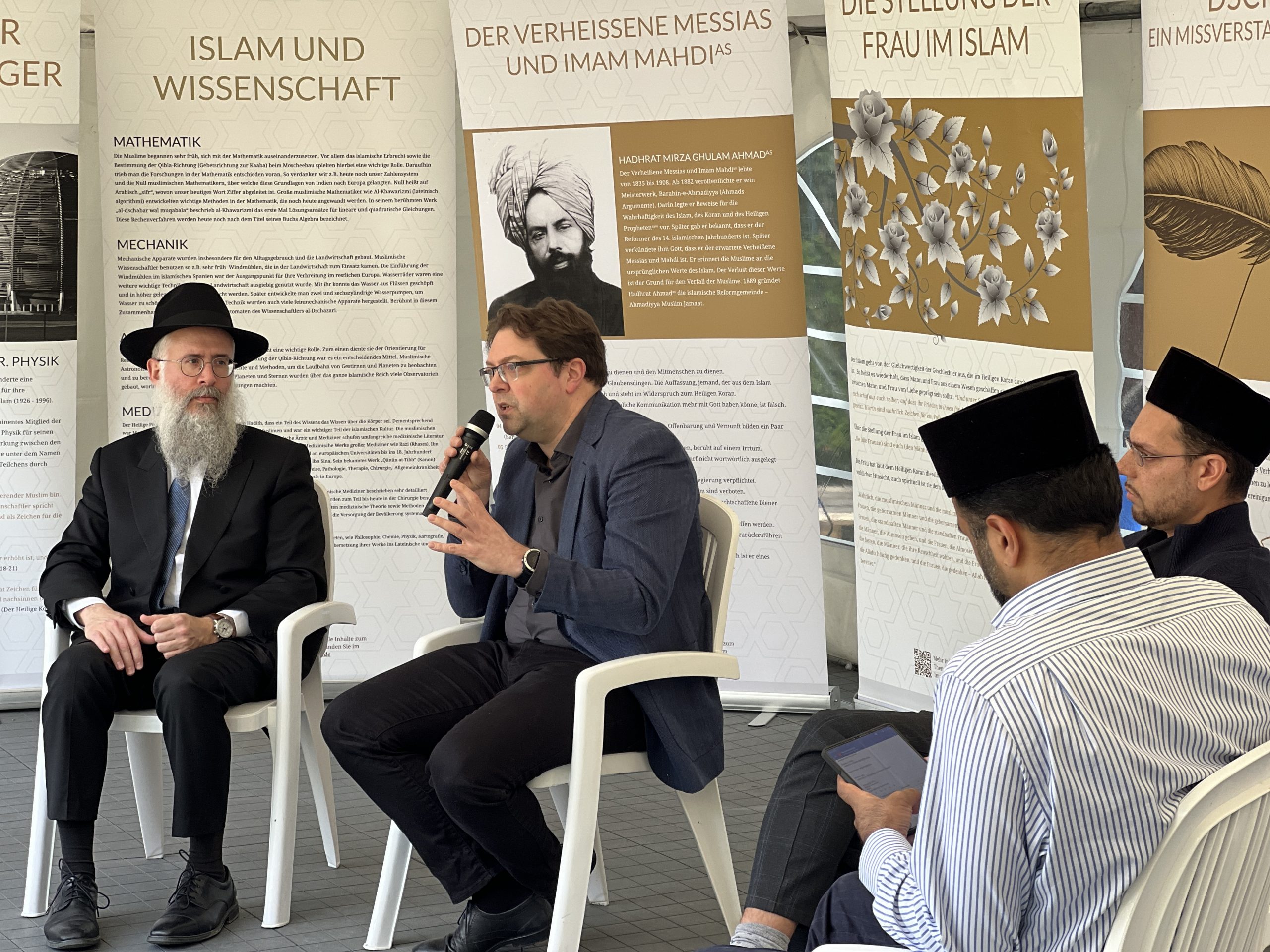 Landesrabbiner Shlomo Bistritzky besucht Moschee in Hamburg | Foto: © Armin Levy