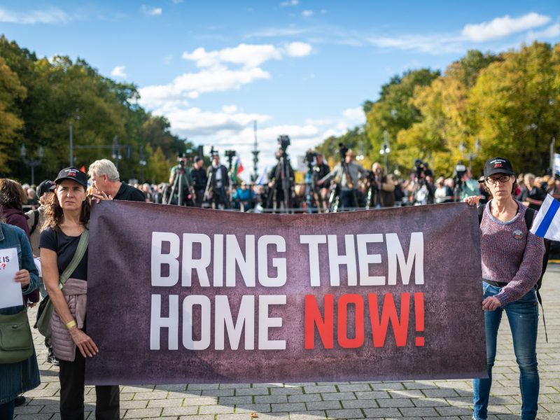 Mindestens 25.000 Menschen demonstrieren in Berlin gegen Terror, Hass und Antisemitismus