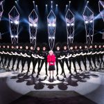 Margot Friedländer mit dem Ensemble des Friedrichstadtpalastes