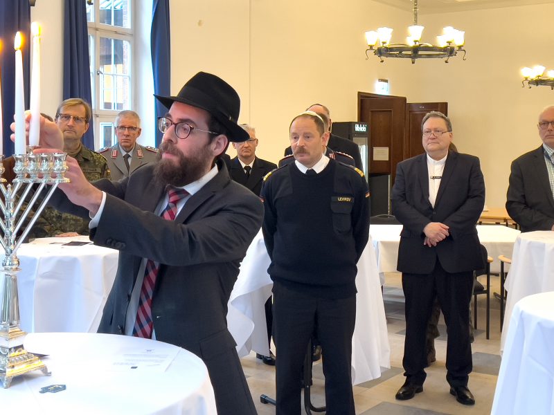 Das Jüdische Lichterfest: Chanukkafeier der Führungsakademie der Bundeswehr