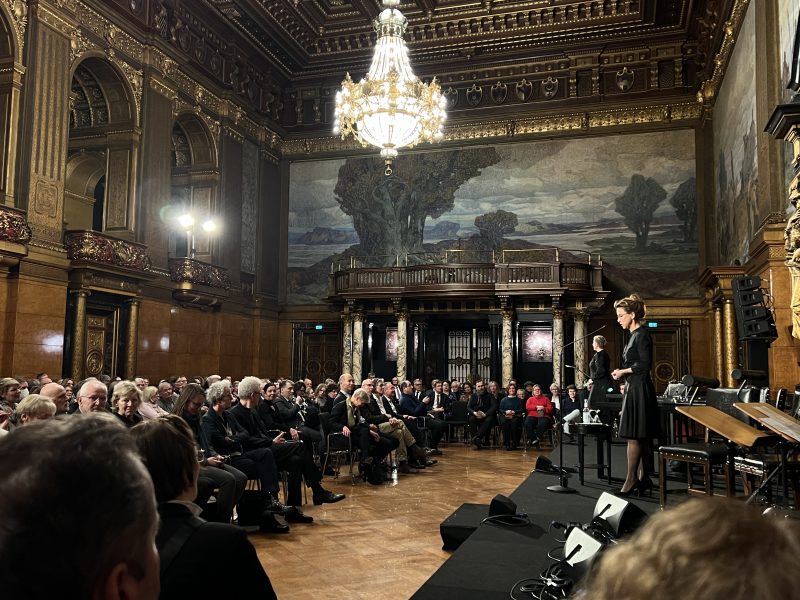 Szenische Lesung: „Meine Eltern haben mir immer nur das Positive erzählt – Biografien von Opfern nationalsozialistischer Verfolgung und wie ihre Kinder sie erleben“