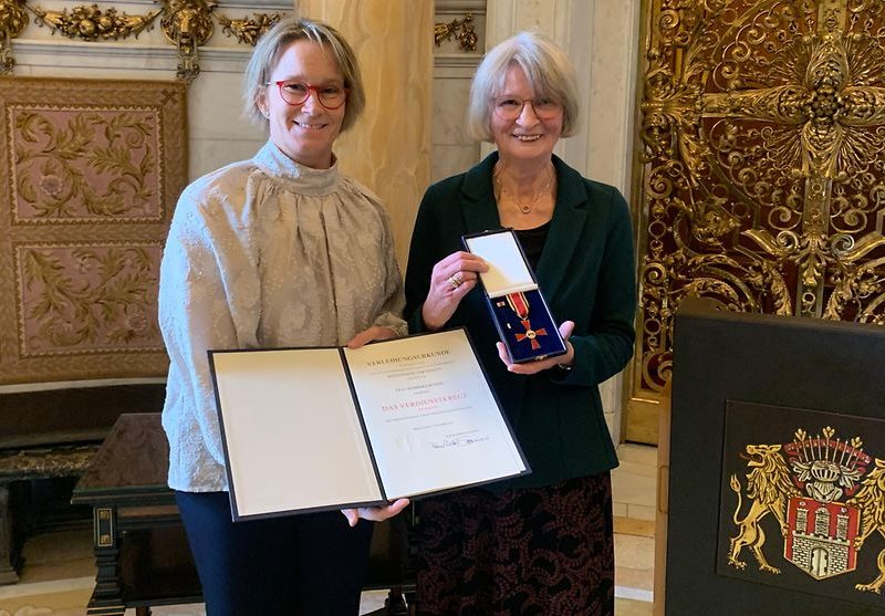 Barbara Hüsing mit Bundesverdienstkreuz ausgezeichnet
