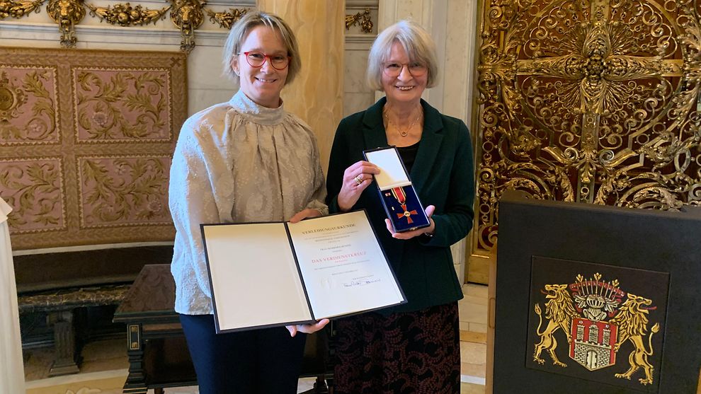 Barbara Hüsing mit Bundesverdienstkreuz ausgezeichnet