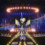 ESC Bühne mit goldenem Herzen